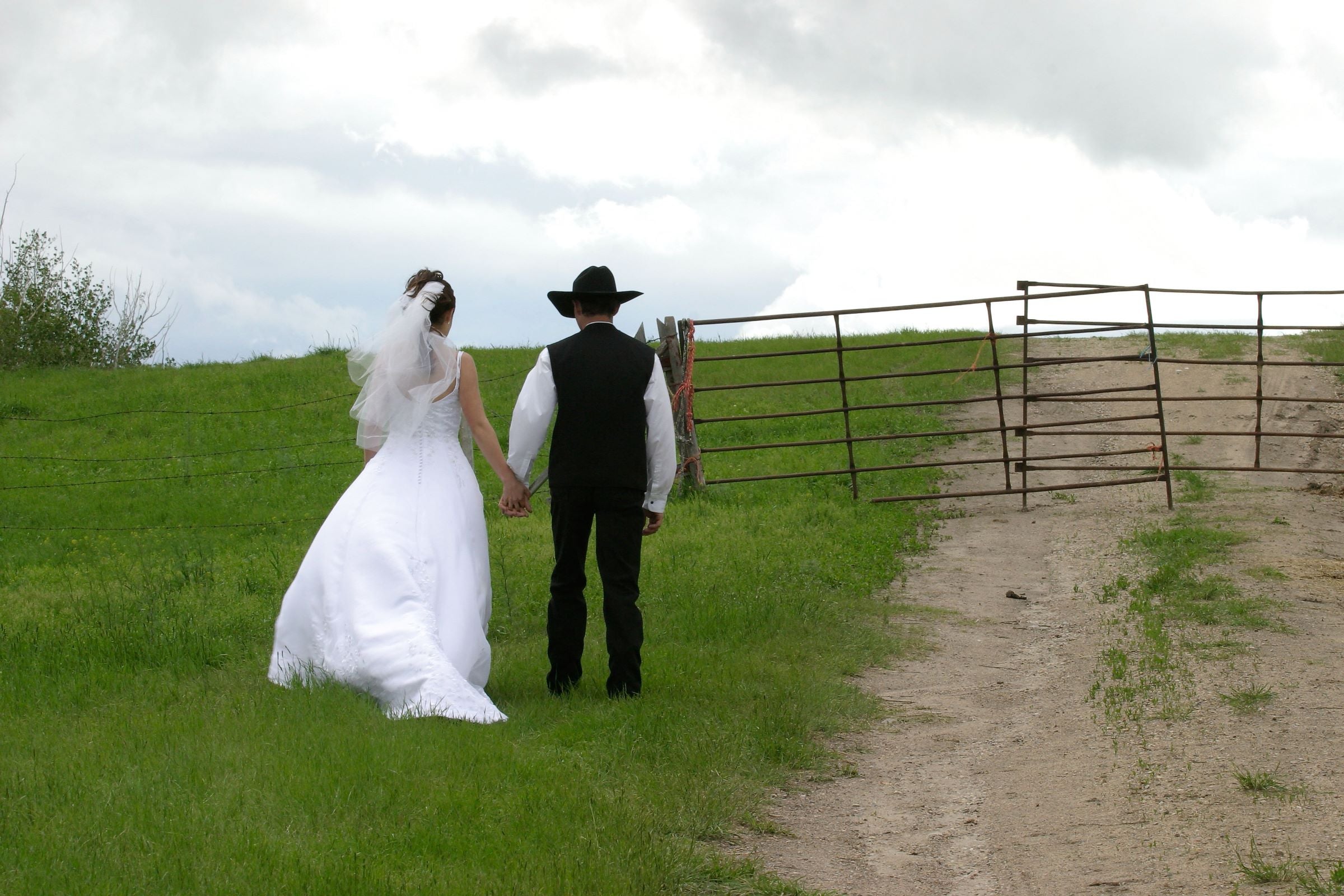 How To Style a Cowboy Hat For a Western-Themed Wedding